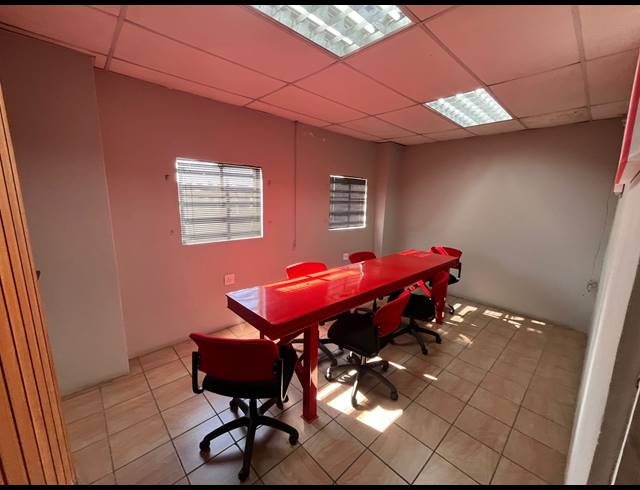 140M² BUSINESS TO LET IN VULCANIA